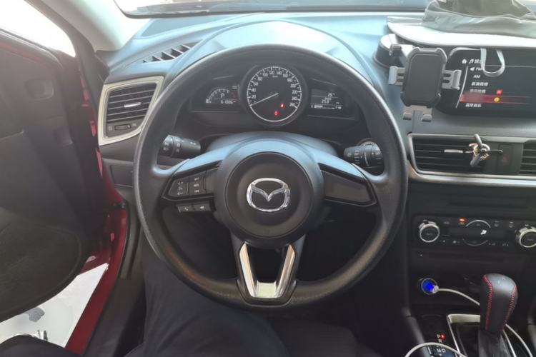 Used Mazda 3 Axela 2017 Hatchback 1.5L Automatic Luxury Model Emission Standard China V Steering Wheel
