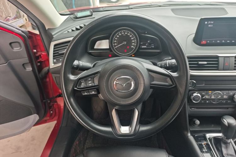 Used Mazda 3 Axela 2017 Hatchback 1.5L Automatic Luxury Model Emission Standard China V Steering Wheel