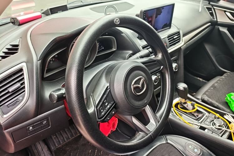 Used Mazda 3 Axela 2017 Sedan 1.5L Automatic Luxury Model Emission Standard China V Steering Wheel