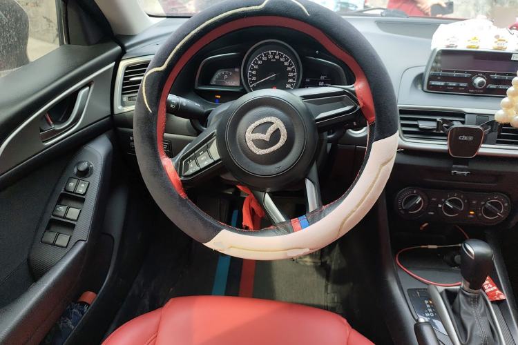 Used Mazda 3 Axela 2017 Sedan 1.5L Automatic Comfort Model Emission Standard China V Steering Wheel