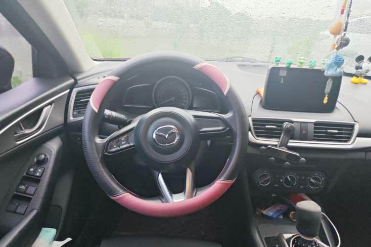 Used Mazda 3 Axela 2017 Sedan 1.5L Automatic Comfort Model Emission Standard China V Steering Wheel