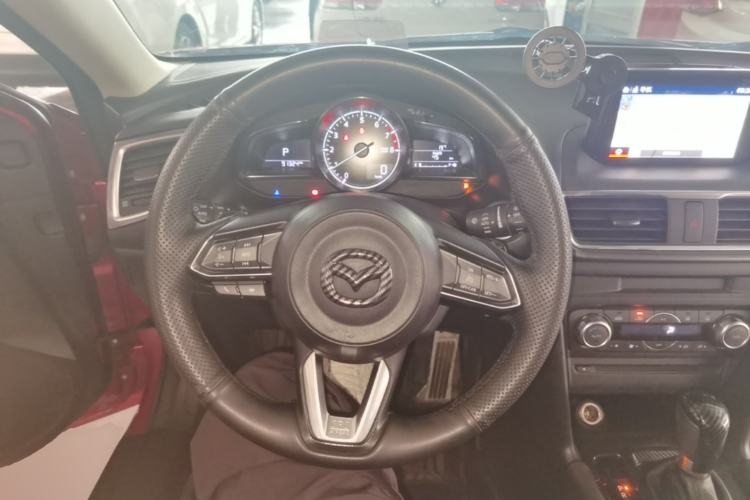 Used Mazda 3 Axela 2017 Hatchback 2.0L Automatic Sport Model China V Emission Standard Steering Wheel