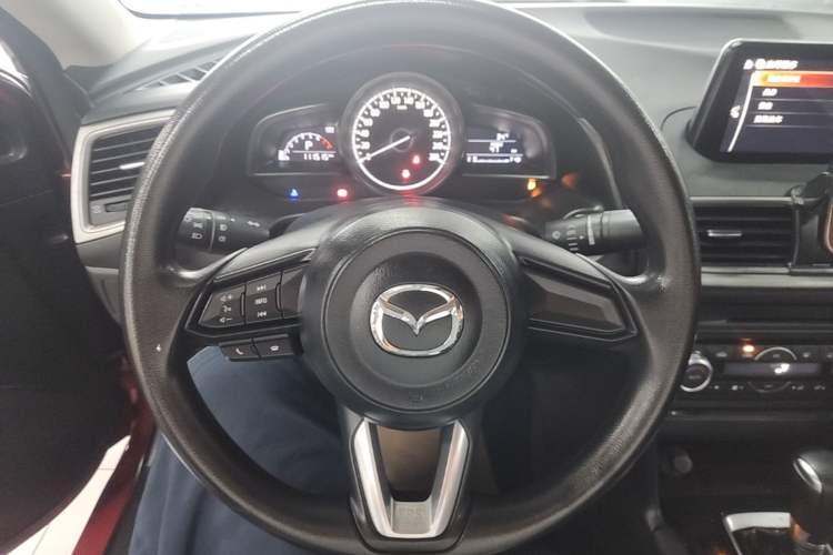Used Mazda 3 Axela 2017 Sedan 1.5L Automatic Luxury Model Emission Standard China V Steering Wheel