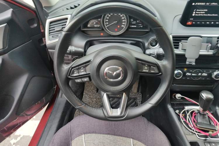 Used Mazda 3 Axela 2017 Hatchback 2.0L Automatic Luxury Model Emission Standard China V Steering Wheel