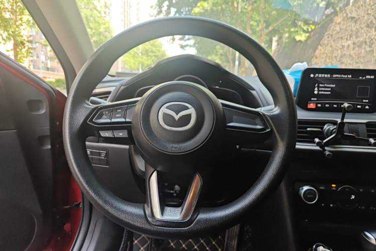Used Mazda 3 Axela 2017 Sedan 1.5L Automatic Luxury Model Emission Standard China V Steering Wheel