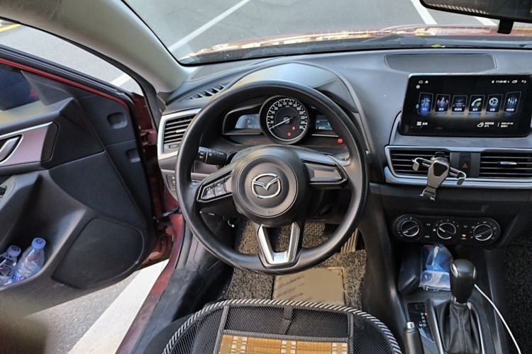 Used Mazda 3 Axela 2017 Sedan 1.5L Automatic Comfort Model Emission Standard China V Steering Wheel
