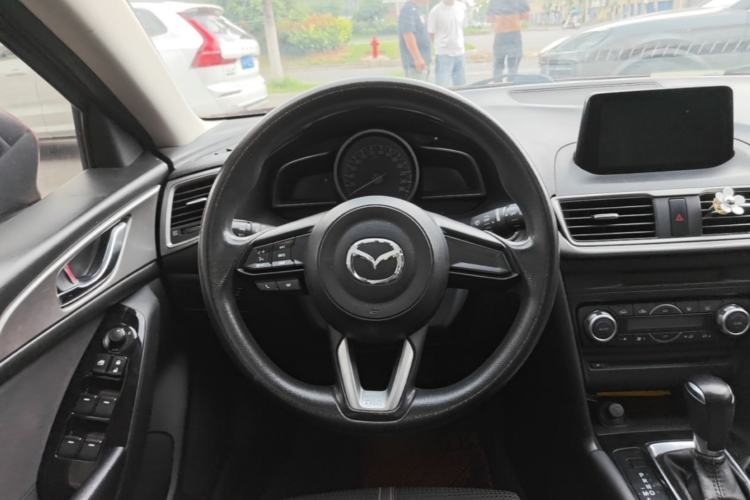 Used Mazda 3 Axela 2017 Hatchback 1.5L Automatic Luxury Model Emission Standard China V Steering Wheel