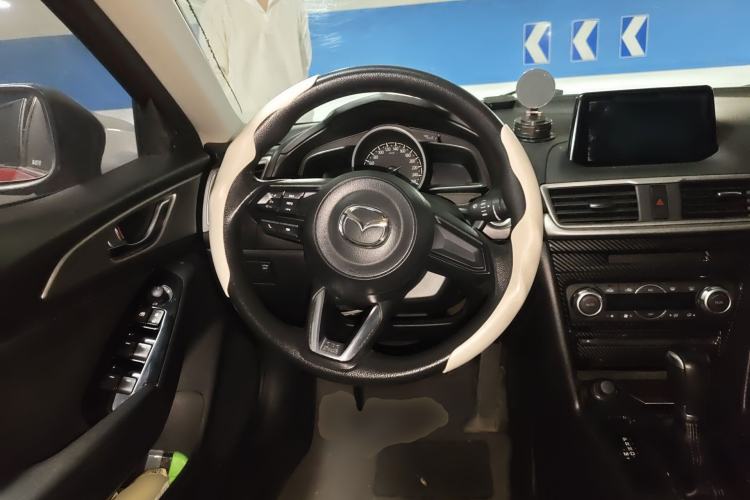 Used Mazda 3 Axela 2017 Sedan 1.5L Automatic Luxury Model Emission Standard China V Steering Wheel