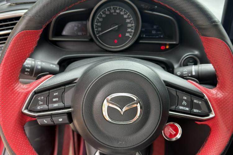 Used Mazda 3 Axela 2017 Sedan 1.5L Automatic Comfort Model Emission Standard China V Steering Wheel