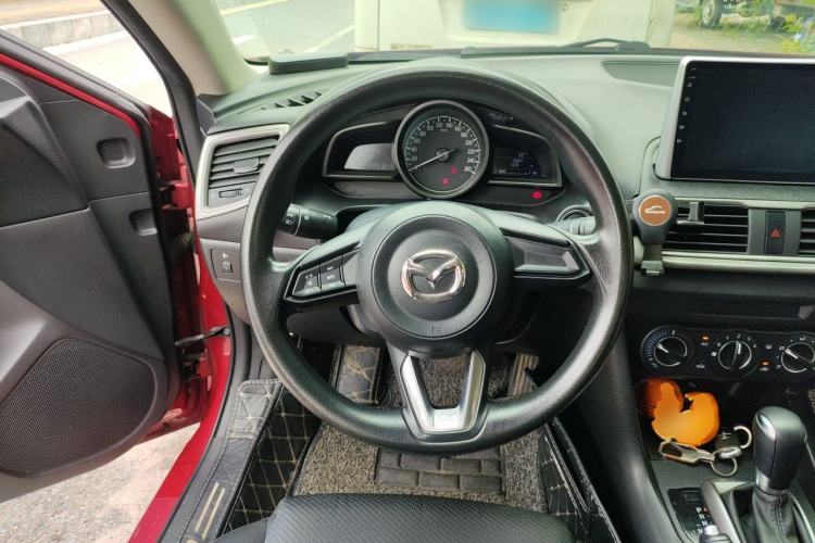 Used Mazda 3 Axela 2017 Hatchback 1.5L Automatic Comfort Model Emission Standard China V Steering Wheel