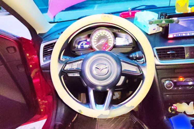 Used Mazda 3 Axela 2017 Sedan 1.5L Automatic Luxury Model China VI Standard Steering Wheel