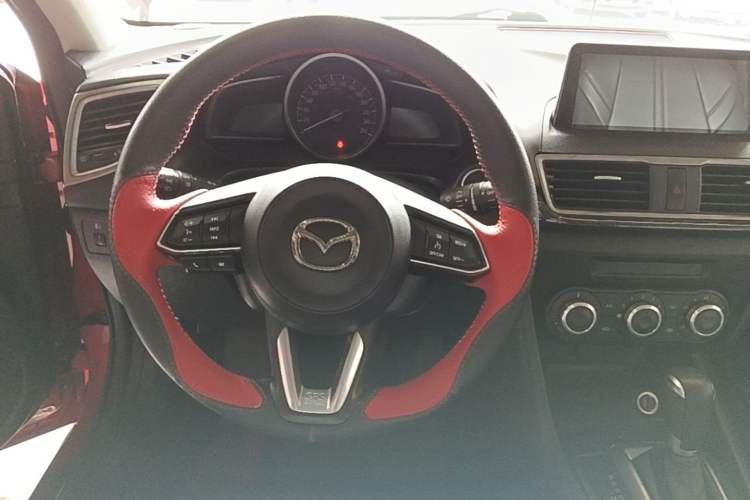 Used Mazda 3 Axela 2017 Hatchback 1.5L Automatic Comfort Model Emission Standard China V Steering Wheel