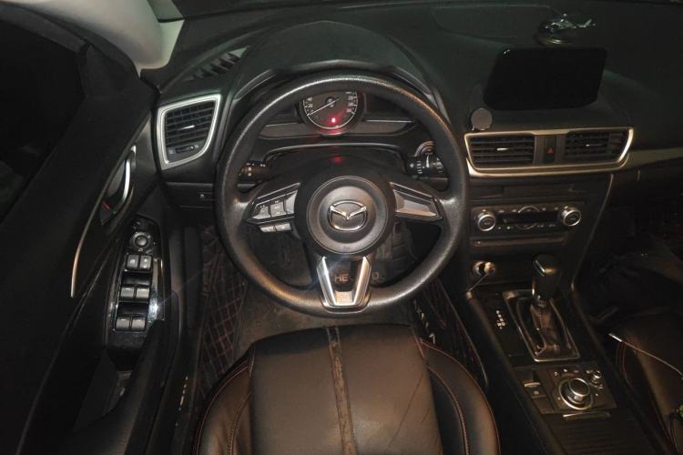 Used Mazda 3 Axela 2017 Hatchback 1.5L Automatic Luxury Model Emission Standard China V Steering Wheel