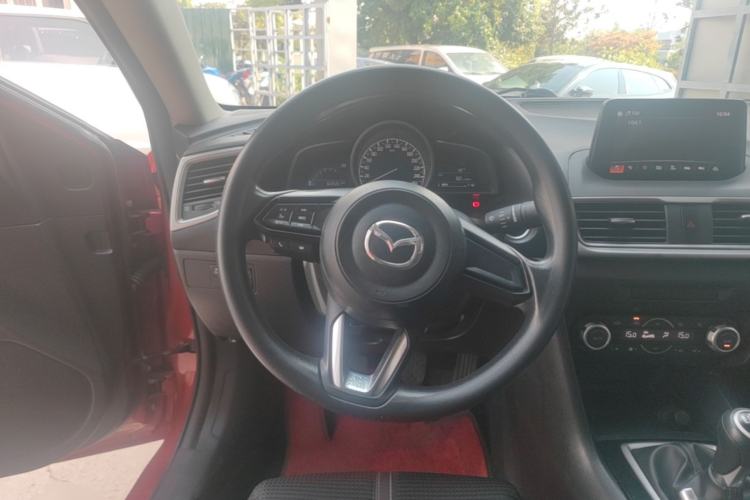 Used Mazda 3 Axela 2017 Sedan 1.5L Manual Luxury Model China VI Standard Steering Wheel
