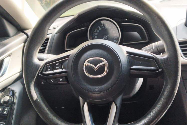 Used Mazda 3 Axela 2017 Sedan 1.5L Automatic Luxury Model Emission Standard China V Steering Wheel