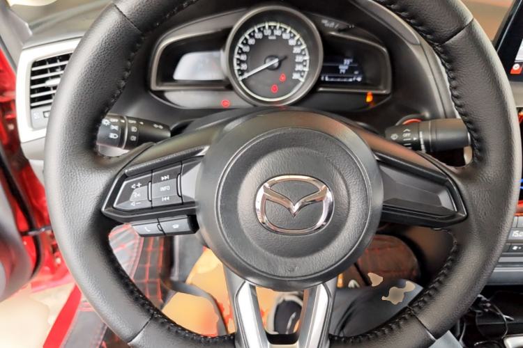 Used Mazda 3 Axela 2017 Sedan 1.5L Automatic Luxury Model Emission Standard China V Steering Wheel
