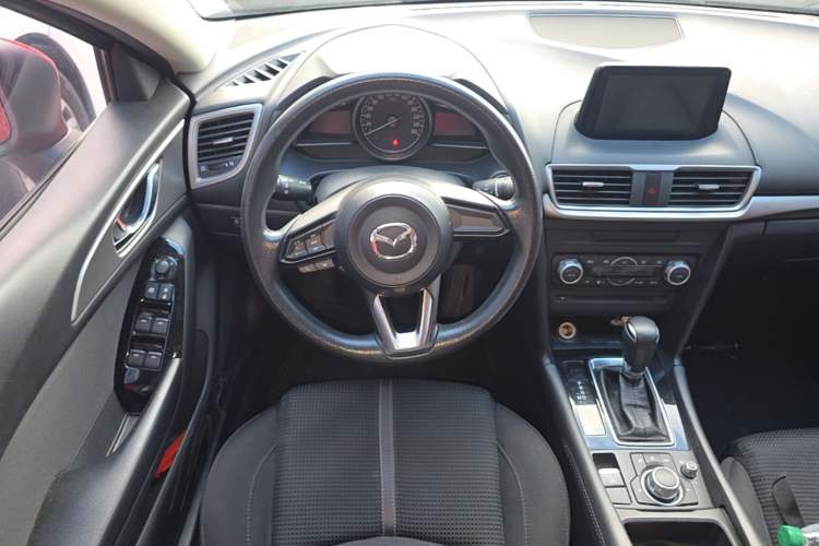 Used Mazda 3 Axela 2017 Sedan 1.5L Automatic Luxury Model Emission Standard China V Steering Wheel