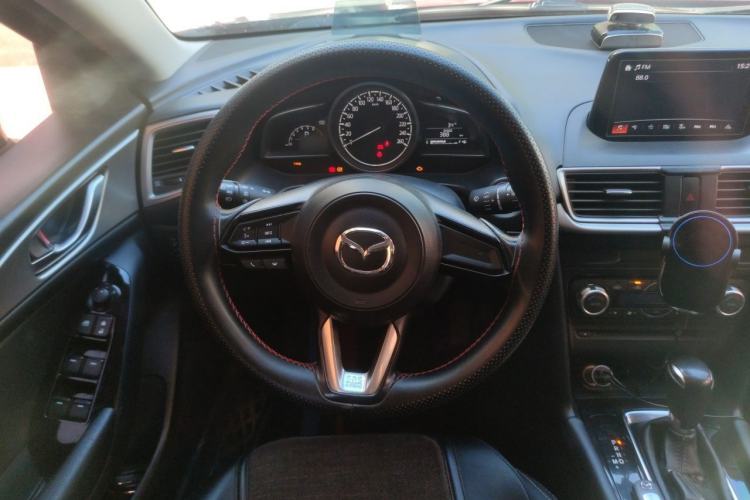 Used Mazda 3 Axela 2017 Hatchback 1.5L Automatic Luxury Model Emission Standard China V Steering Wheel