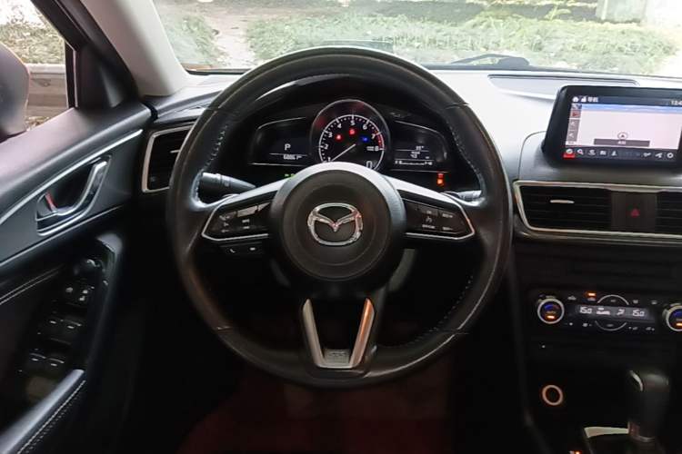 Used Mazda 3 Axela 2017 Hatchback 2.0L Automatic Sport Model China V Emission Standard Steering Wheel