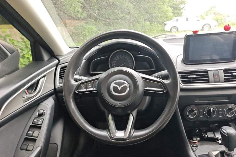 Used Mazda 3 Axela 2017 Sedan 1.5L Automatic Comfort Model Emission Standard China V Steering Wheel