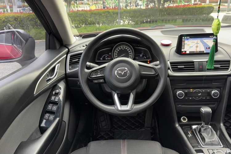Used Mazda 3 Axela 2017 Hatchback 1.5L Automatic Luxury Model Emission Standard China V Steering Wheel