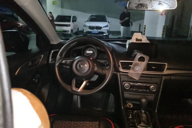 Used Mazda 3 Axela 2017 Sedan 1.5L Automatic Luxury Model Emission Standard China V Steering Wheel