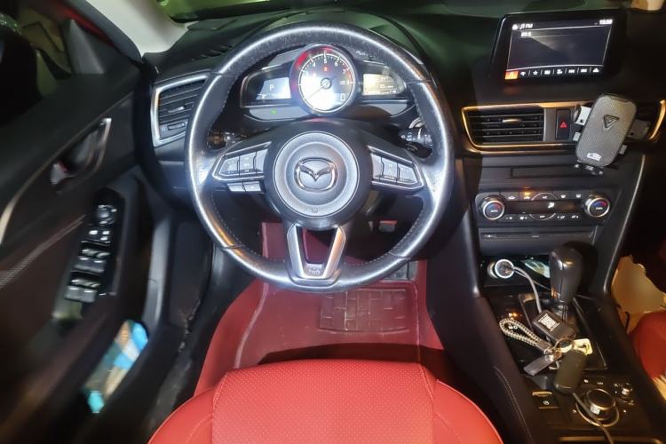 Used Mazda 3 Axela 2017 Hatchback 2.0L Automatic Sport Model China V Emission Standard Steering Wheel