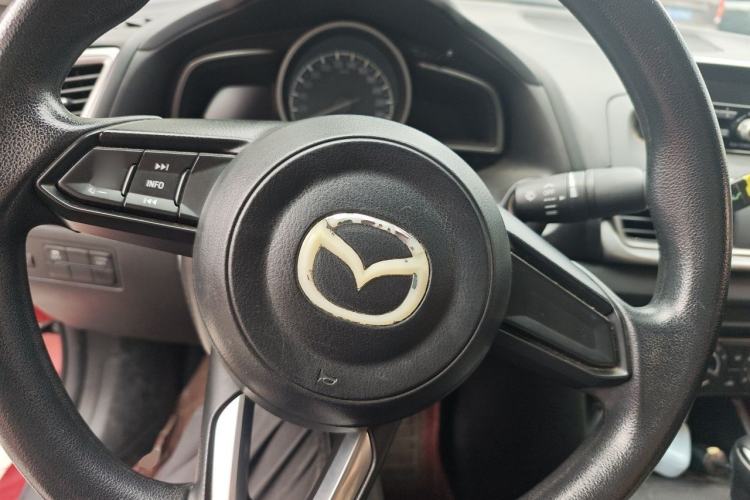 Used Mazda 3 Axela 2017 Sedan 1.5L Automatic Comfort Model Emission Standard China V Steering Wheel