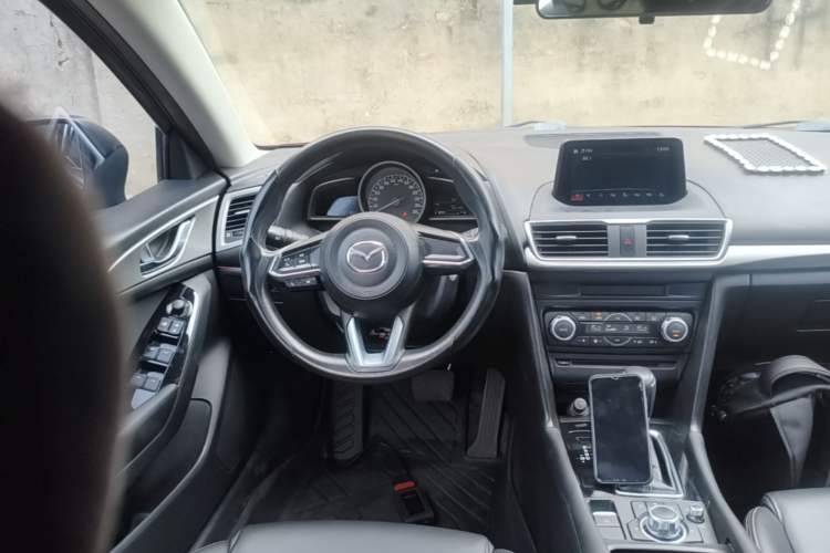 Used Mazda 3 Axela 2017 Sedan 1.5L Automatic Luxury Model Emission Standard China V Steering Wheel
