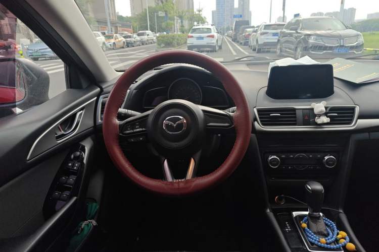 Used Mazda 3 Axela 2017 Sedan 1.5L Automatic Luxury Model Emission Standard China V Steering Wheel