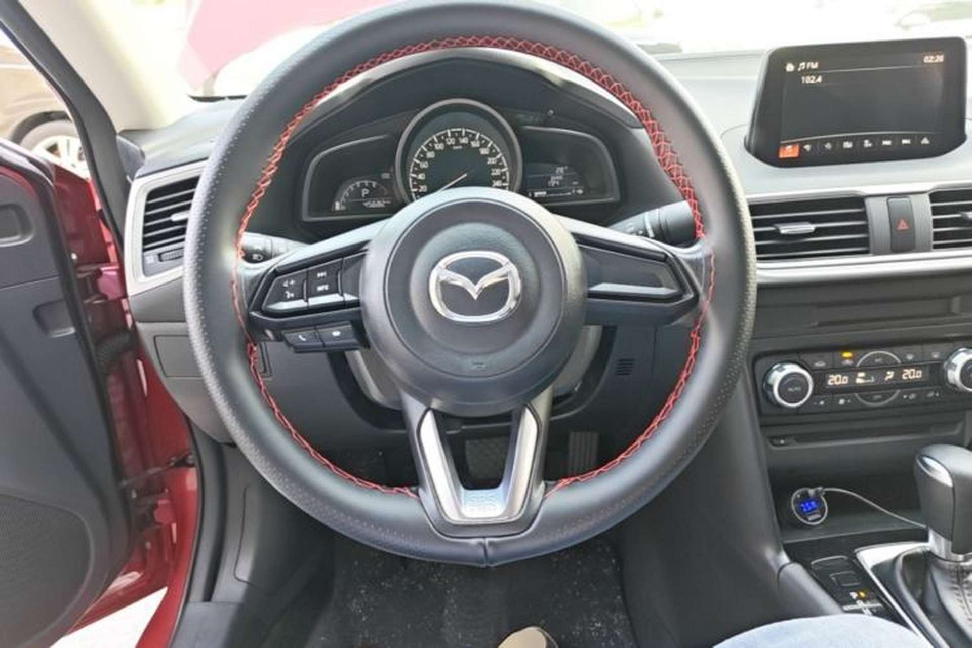 Used Mazda 3 Axela 2017 Sedan 1.5L Automatic Luxury Model Emission Standard China V Steering Wheel