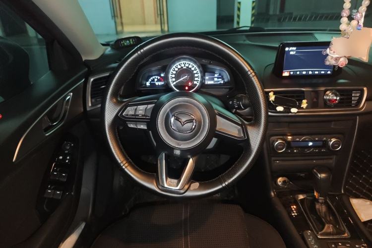 Used Mazda 3 Axela 2017 Sedan 1.5L Automatic Luxury Model Emission Standard China V Steering Wheel