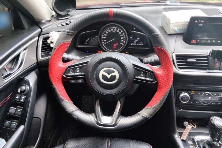 Used Mazda 3 Axela 2017 Sedan 1.5L Automatic Luxury Model Emission Standard China V Steering Wheel