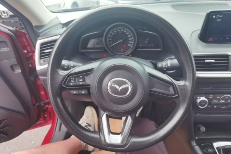 Used Mazda 3 Axela 2017 Sedan 1.5L Automatic Luxury Model Emission Standard China V Steering Wheel