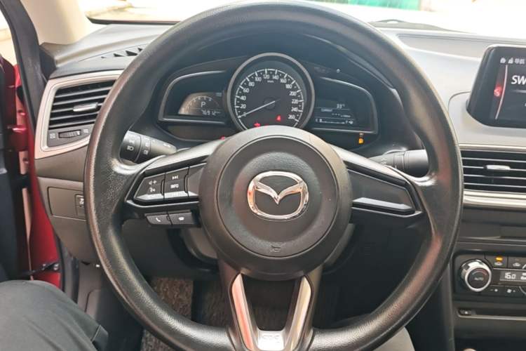 Used Mazda 3 Axela 2017 Sedan 1.5L Automatic Luxury Model Emission Standard China V Steering Wheel