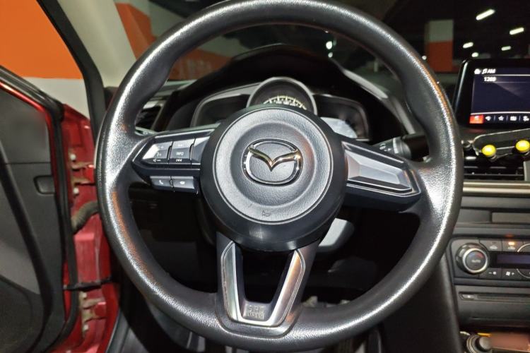 Used Mazda 3 Axela 2017 Sedan 1.5L Automatic Luxury Model Emission Standard China V Steering Wheel