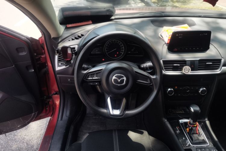 Used Mazda 3 Axela 2017 Sedan 1.5L Automatic Luxury Model Emission Standard China V Steering Wheel