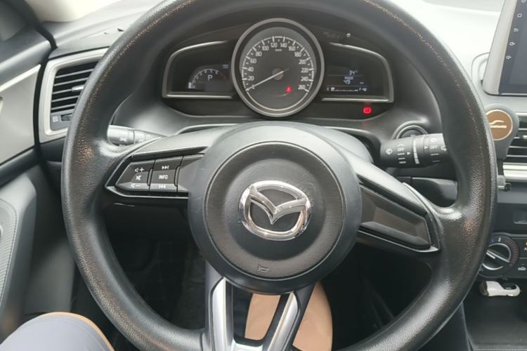 Used Mazda 3 Axela 2017 Hatchback 1.5L Automatic Comfort Model Emission Standard China V Steering Wheel