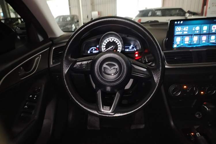 Used Mazda 3 Axela 2017 Sedan 1.5L Automatic Comfort Model Emission Standard China V Steering Wheel