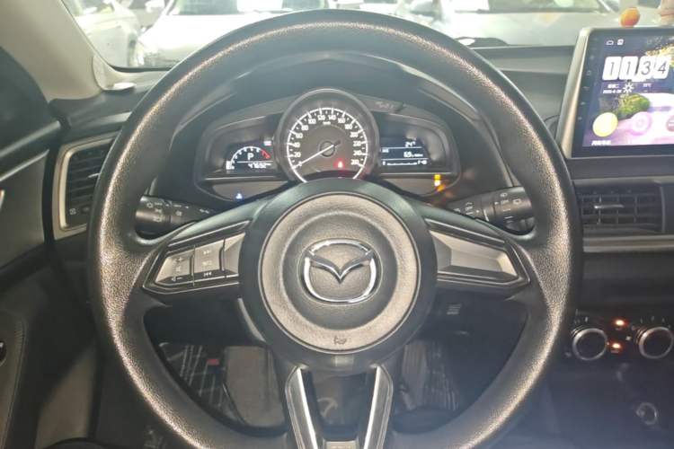 Used Mazda 3 Axela 2017 Hatchback 1.5L Automatic Comfort Model Emission Standard China V Steering Wheel