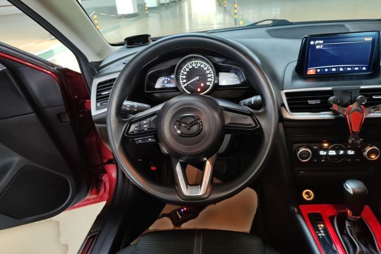 Used Mazda 3 Axela 2017 Sedan 1.5L Automatic Luxury Model Emission Standard China V Steering Wheel