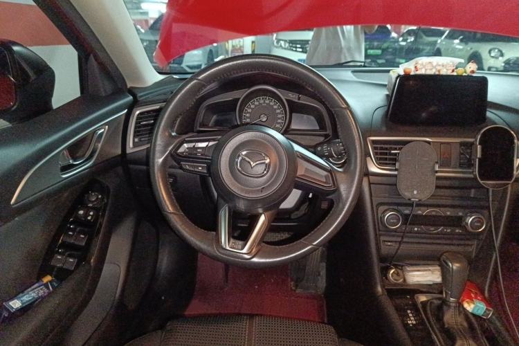 Used Mazda 3 Axela 2017 Hatchback 2.0L Automatic Luxury Model China VI Standard Steering Wheel