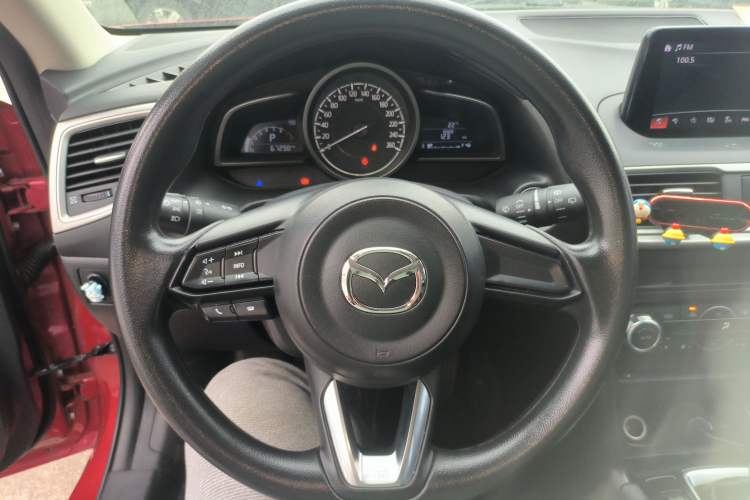 Used Mazda 3 Axela 2017 Hatchback 1.5L Automatic Luxury Model Emission Standard China V Steering Wheel