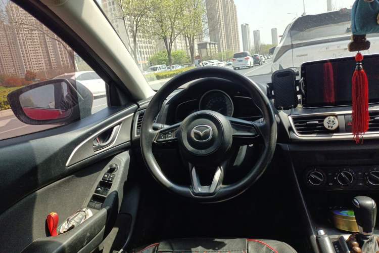 Used Mazda 3 Axela 2017 Sedan 1.5L Automatic Comfort Model Emission Standard China V Steering Wheel