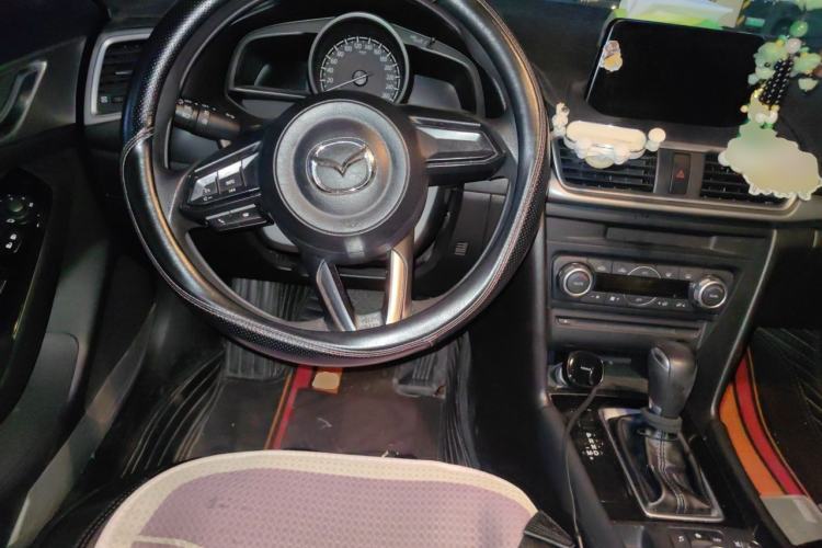 Used Mazda 3 Axela 2017 Sedan 1.5L Automatic Luxury Model Emission Standard China V Steering Wheel