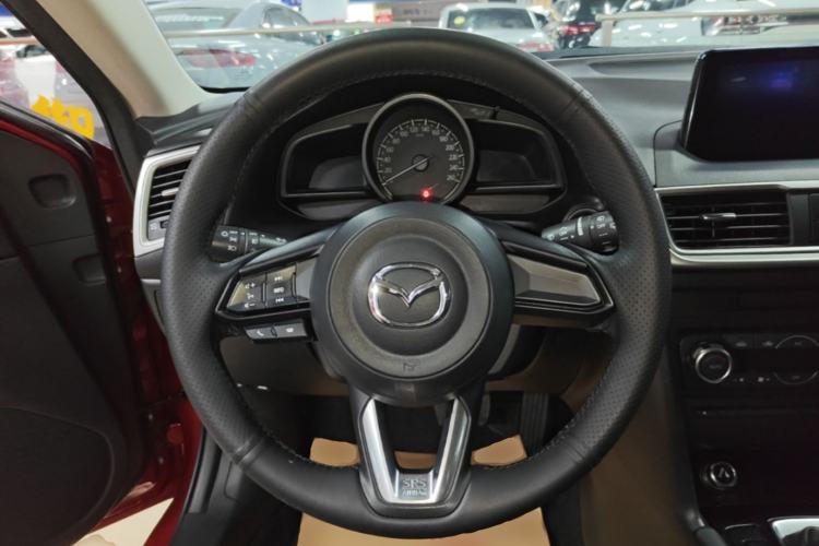 Used Mazda 3 Axela 2017 Hatchback 1.5L Automatic Luxury Model Emission Standard China V Steering Wheel