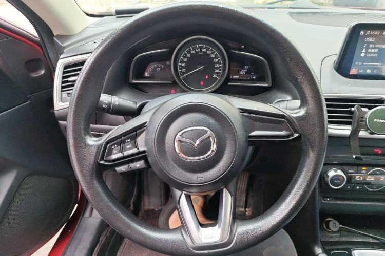 Used Mazda 3 Axela 2017 Sedan 1.5L Automatic Luxury Model China VI Standard Steering Wheel