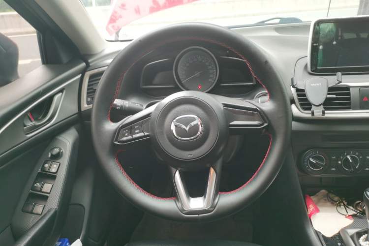 Used Mazda 3 Axela 2017 Sedan 1.5L Automatic Luxury Model Emission Standard China V Steering Wheel
