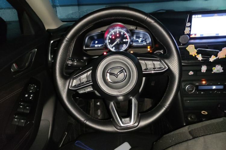 Used Mazda 3 Axela 2017 Hatchback 2.0L Automatic Sport Model China V Emission Standard Steering Wheel
