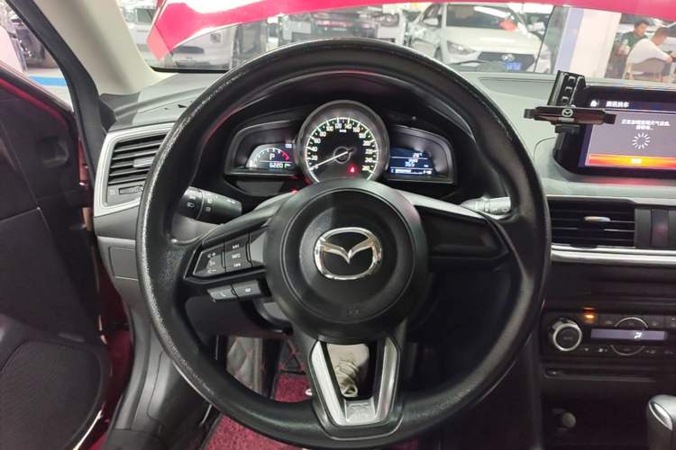 Used Mazda 3 Axela 2017 Hatchback 1.5L Automatic Luxury Model Emission Standard China V Steering Wheel
